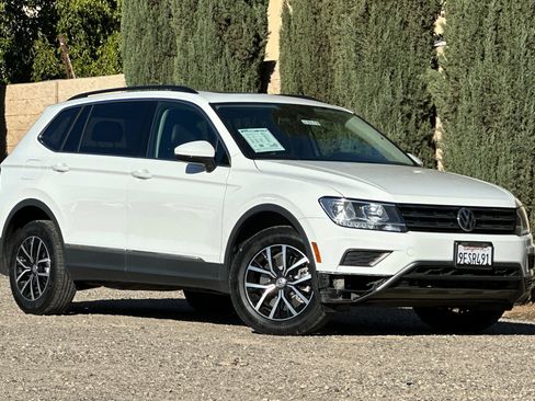 Used 2021 Volkswagen Tiguan SE w/ Panoramic Sunroof Package image 2
