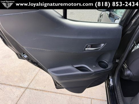 Used 2018 Toyota C-HR XLE FWD image 13