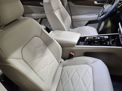 Used 2024 Volkswagen Atlas SE w/ Panoramic Sunroof Package image 32