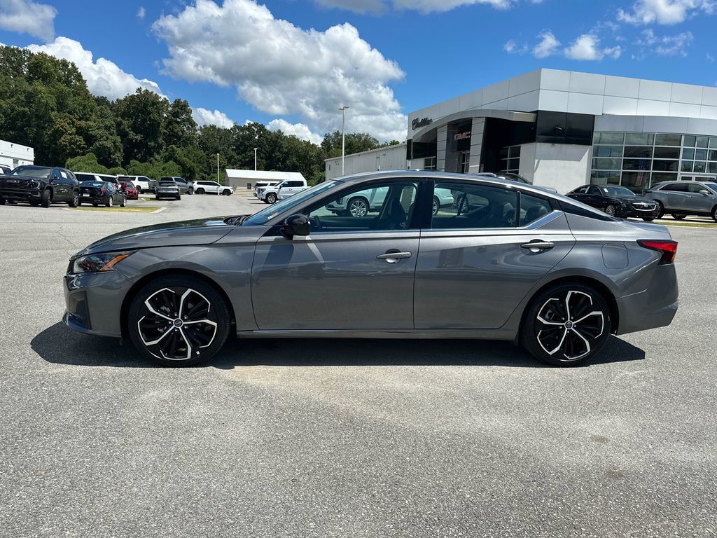 Used 2025 Nissan Altima 2.5 SR FWD image 4