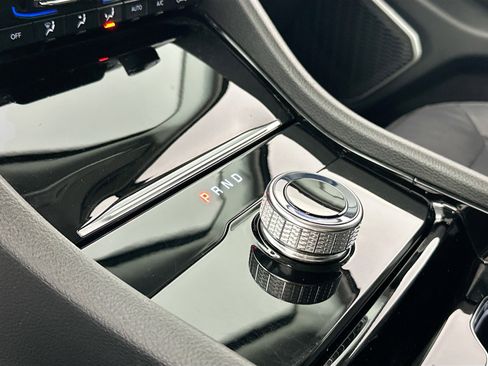 Used 2022 Jeep Grand Cherokee Limited image 16