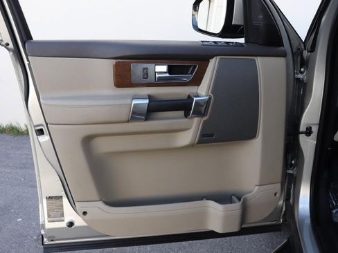 Used 2016 Land Rover LR4 HSE image 40