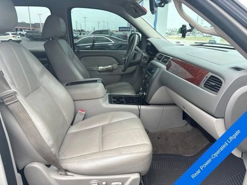Used 2014 GMC Yukon XL SLT w/ SLT-2 Equipment Package AWD/4WD image 18