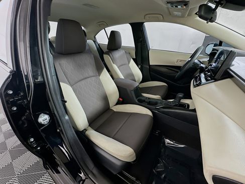 Used 2025 Toyota Corolla LE image 27