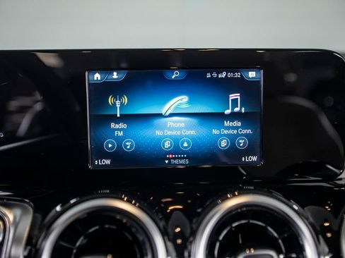 Used 2020 Mercedes-Benz GLB 250 4MATIC image 23