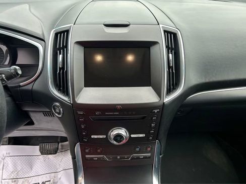 Used 2019 Ford Edge Titanium w/ Equipment Group 301A AWD/4WD image 14