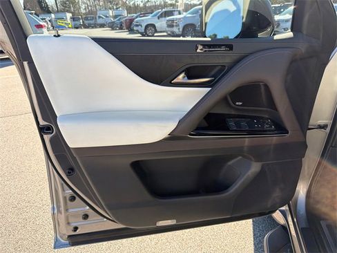 Used 2024 Lexus LX 600 4WD w/ Luxury Package image 10