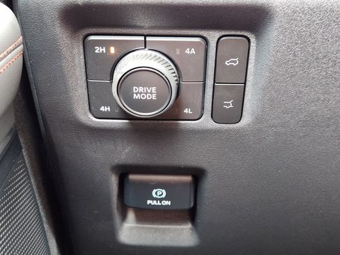 Certified 2025 Ford Expedition Active AWD/4WD image 23