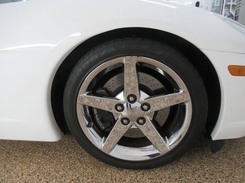 Used 2006 Chevrolet Corvette Convertible w/ Preferred Equipment Group RWD image 12