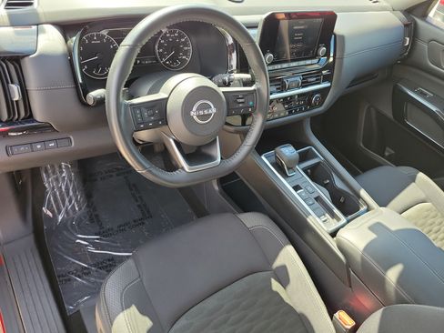 Certified 2025 Nissan Pathfinder SV FWD image 13