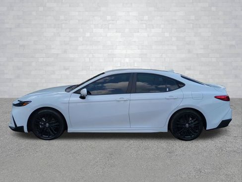 Used 2025 Toyota Camry SE FWD image 9