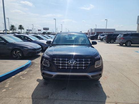 Used 2026 Hyundai Venue SEL FWD image 2