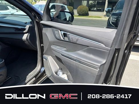 Used 2025 Buick Enclave Sport Touring w/ Power Package AWD/4WD image 25