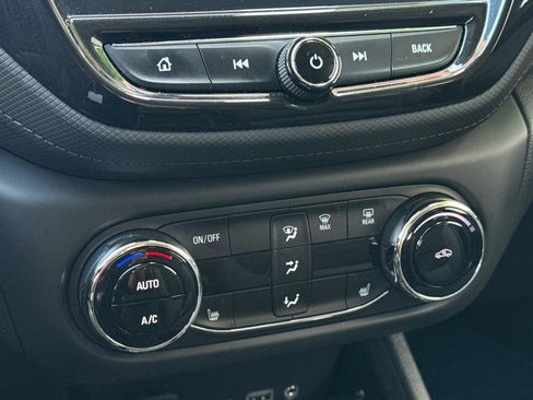 Used 2021 Chevrolet TrailBlazer LT w/ Convenience Package image 21