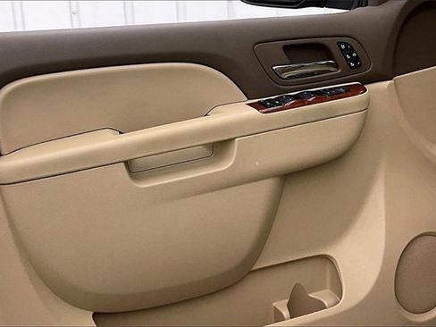 Used 2013 Chevrolet Suburban LTZ image 21