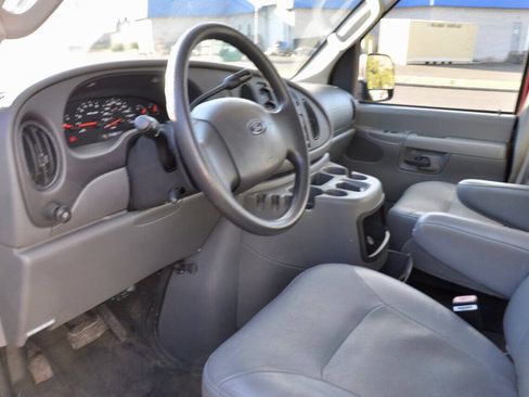 Used 2005 Ford E-350 and Econoline 350 XL RWD image 27