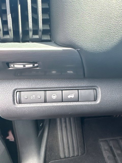 Used 2022 Nissan Pathfinder SL FWD image 5