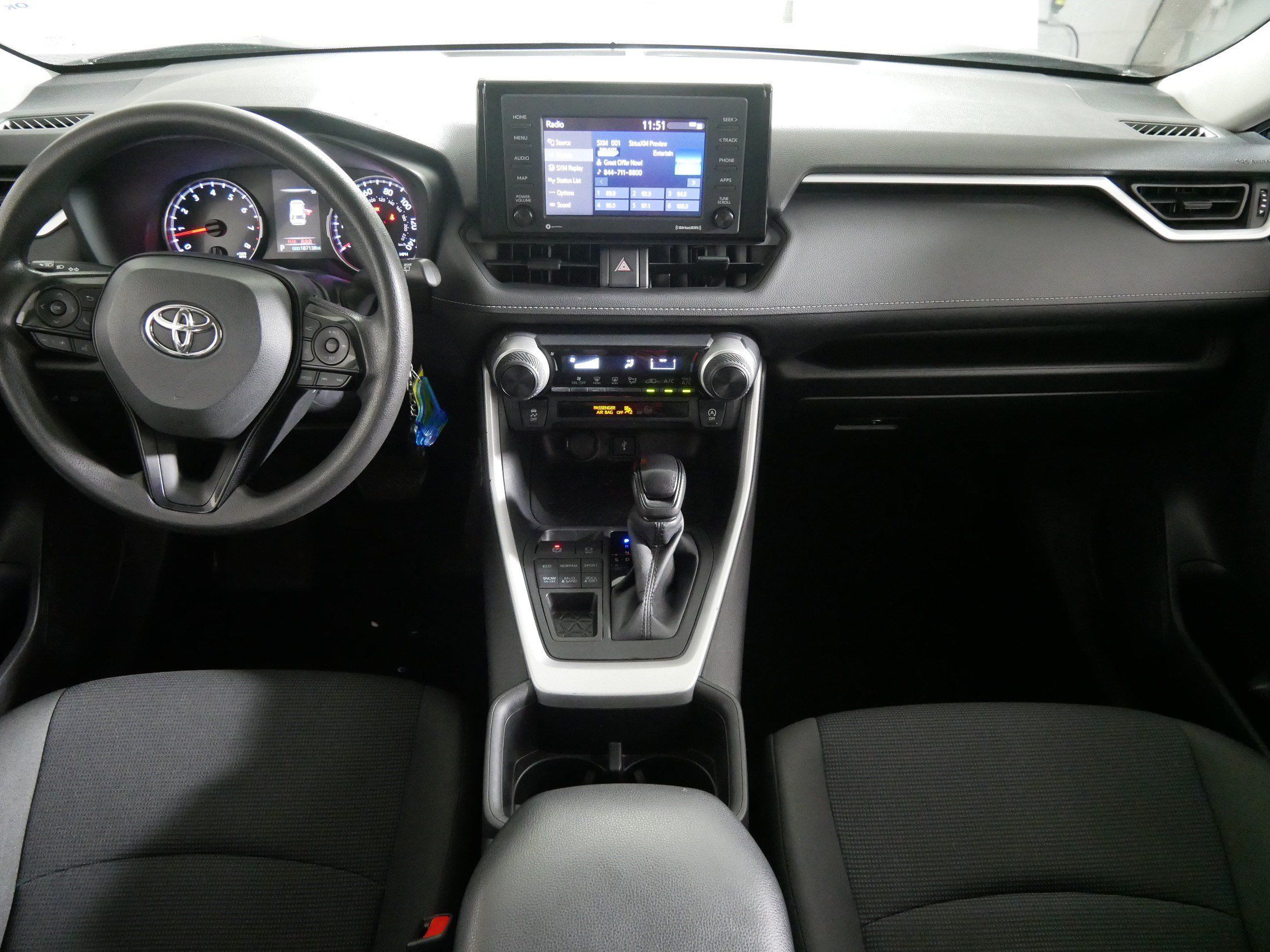 Used 2022 Toyota RAV4 LE AWD/4WD image 10