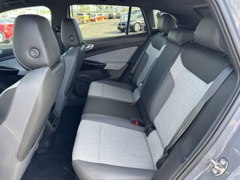 Certified 2025 Volkswagen ID.4 Pro image 32