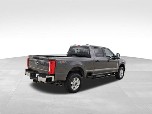 Used 2025 Ford F250 XLT image 4