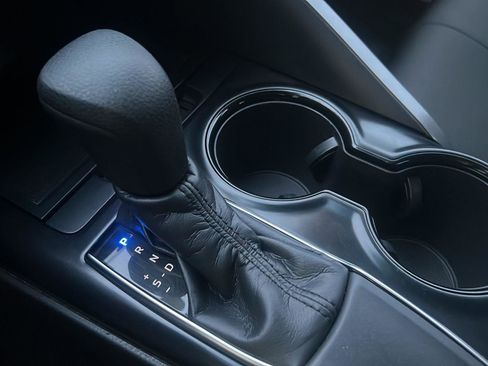 Used 2018 Toyota Camry LE image 10