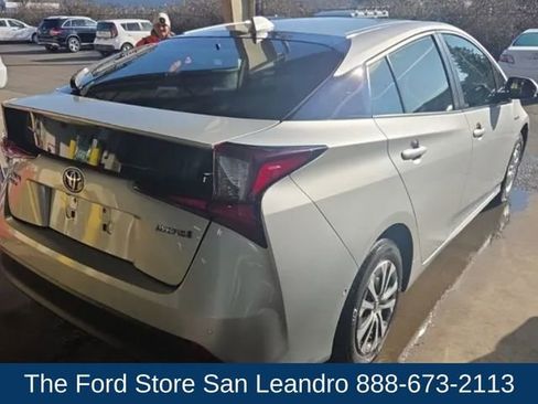 Used 2020 Toyota Prius LE image 5