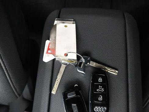 Used 2022 Audi e-tron GT Premium Plus w/ Performance Package image 21