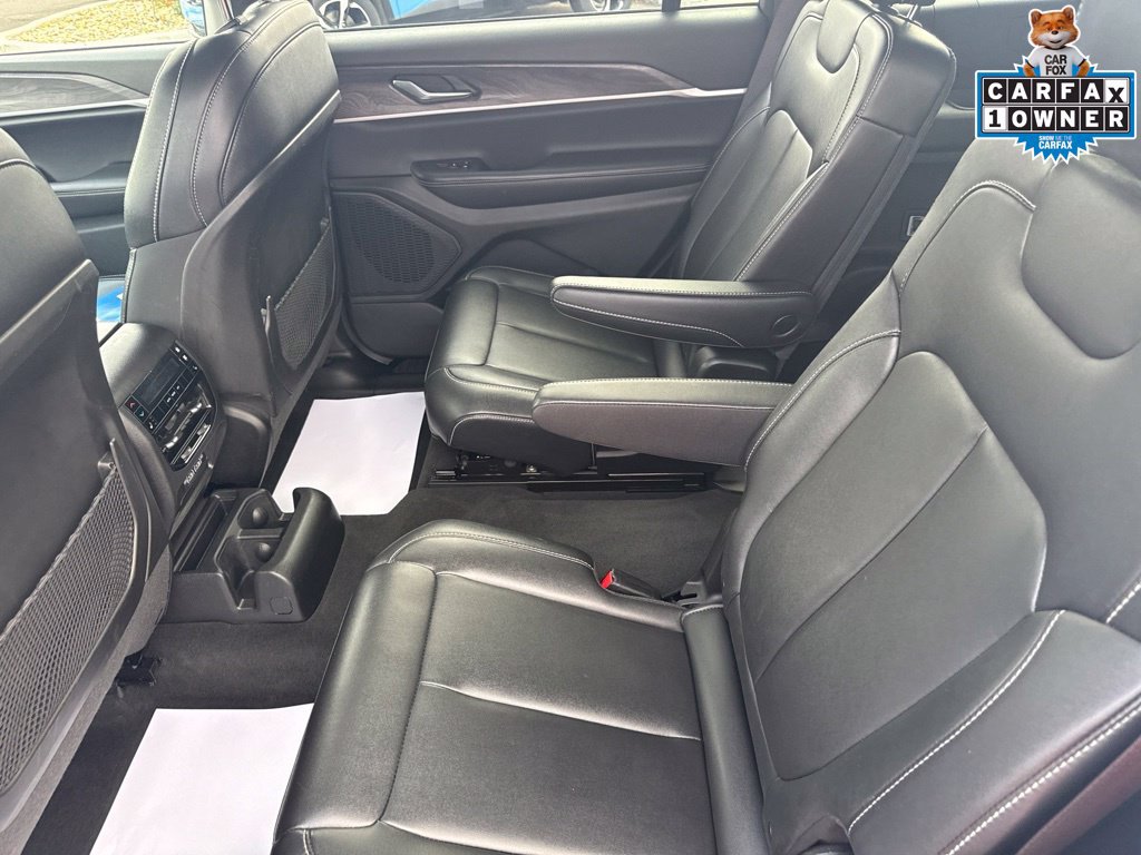 Used 2023 Jeep Grand Cherokee L Limited AWD/4WD image 32