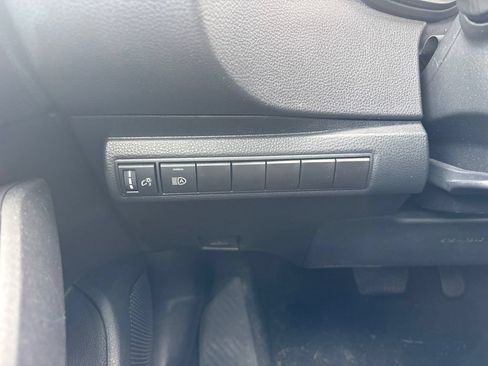Used 2025 Toyota Corolla LE FWD image 28