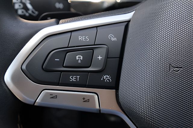 Certified 2024 Volkswagen Atlas SE FWD image 23