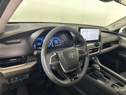 Used 2024 Toyota Grand Highlander AWD image 13