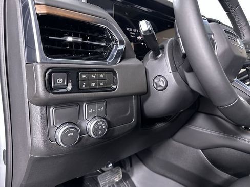 New 2026 GMC Yukon Denali w/ Sun & Power Step Package image 18