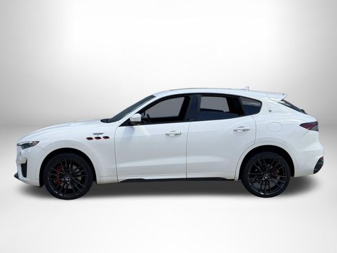 Used 2022 Maserati Levante Trofeo AWD/4WD image 3