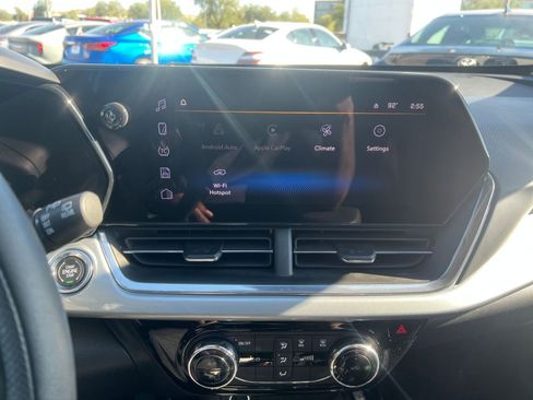 Used 2025 Chevrolet Trax LT image 18