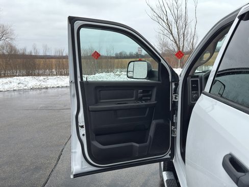 Used 2017 RAM 3500 Tradesman w/ Chrome Appearance Group image 12