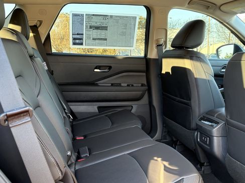 New 2026 Nissan Pathfinder SL w/ Cargo Package FWD image 8