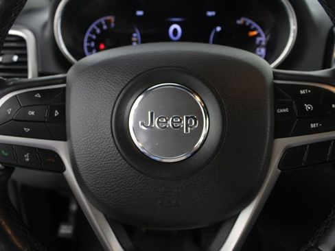 Used 2021 Jeep Grand Cherokee Laredo X image 12