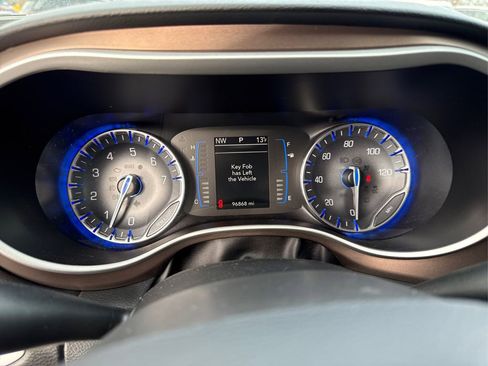 Used 2017 Chrysler Pacifica Touring-L image 22