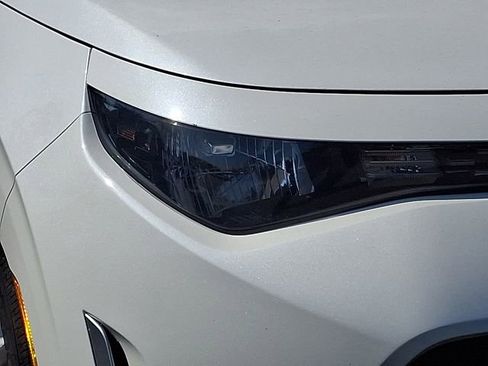 Used 2025 Kia Soul LX image 8