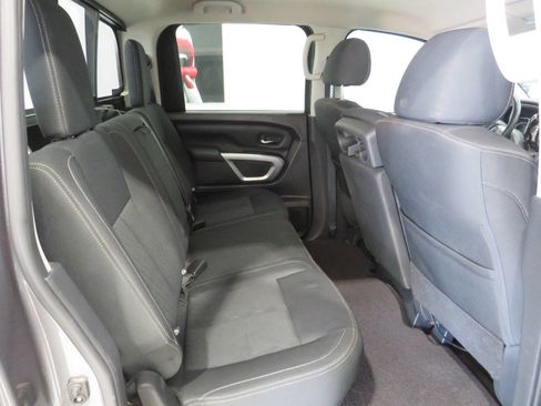 Used 2018 Nissan Titan SV AWD/4WD image 12