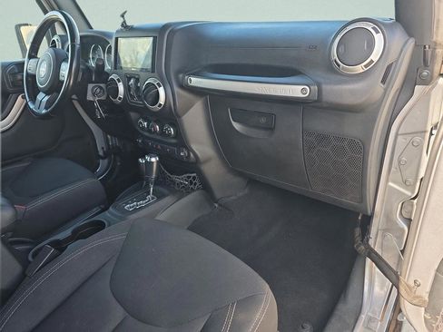 Used 2017 Jeep Wrangler Unlimited Sahara AWD/4WD image 18