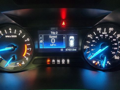 Used 2016 Ford Explorer XLT image 23