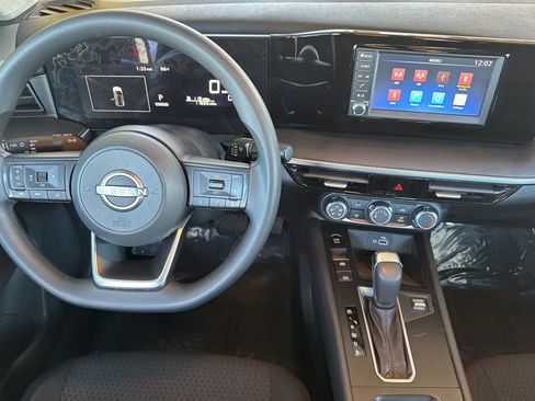 Used 2025 Nissan Kicks S image 16