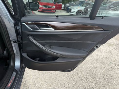 Used 2019 BMW 540i w/ Executive Package image 17