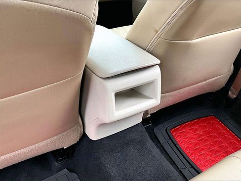 Used 2018 Toyota Camry L image 32