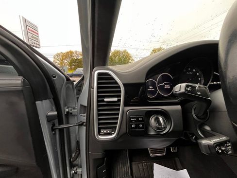 Used 2020 Porsche Cayenne Turbo AWD/4WD image 11