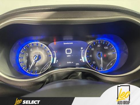 Used 2023 Chrysler Pacifica Touring-L AWD/4WD image 18
