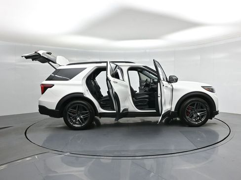 Certified 2025 Ford Explorer ST-Line w/ Premium Package image 5