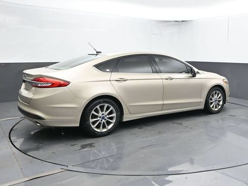 Used 2017 Ford Fusion SE FWD image 3