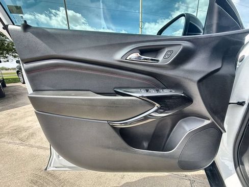 Certified 2025 Chevrolet Trax RS w/ Sunroof Package FWD image 20